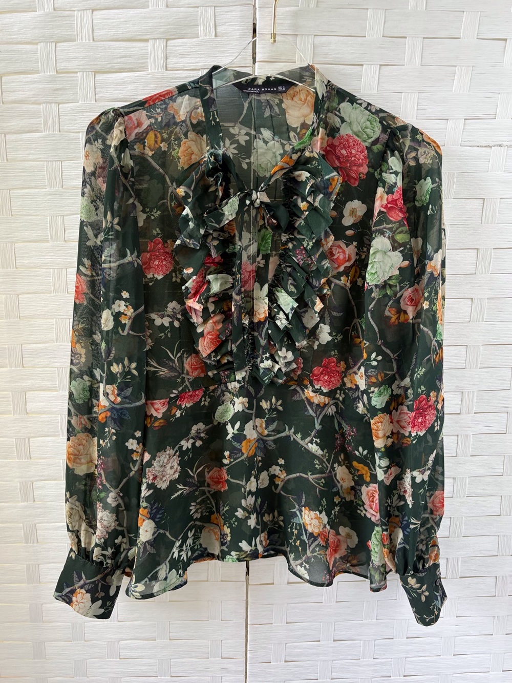 Zara Woman Medium‎ Green Floral Long Sleeve Blouse Sheer Tie V Neck Ruffle